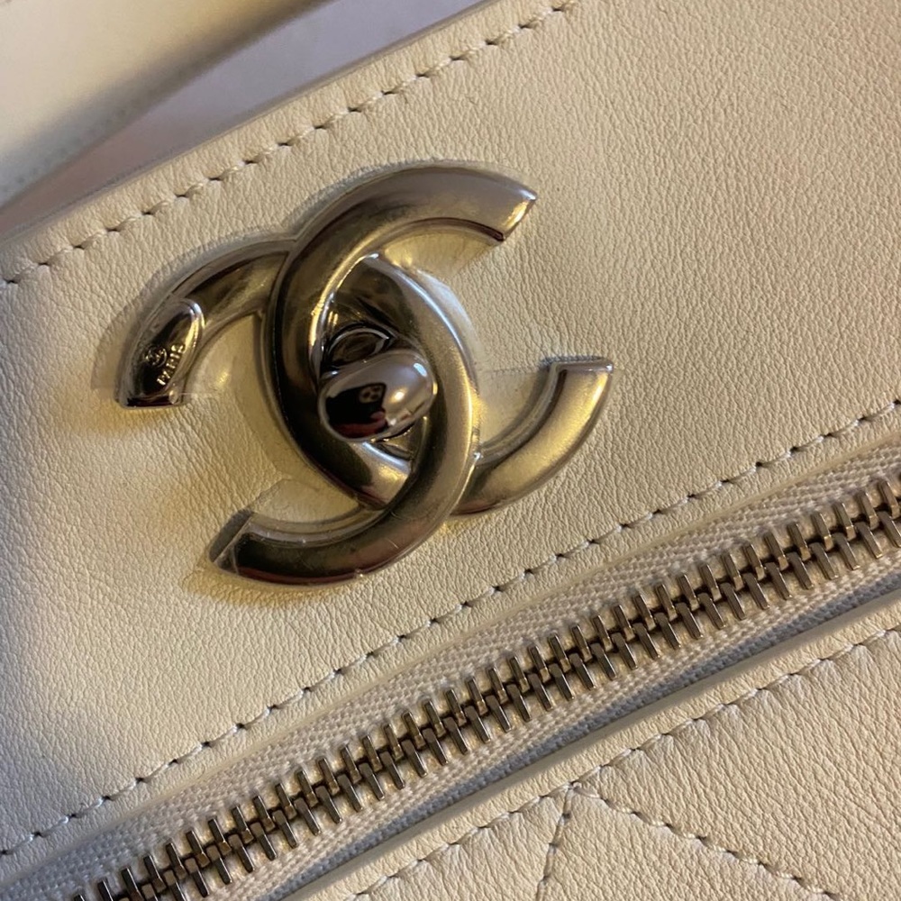 Chanel Sac Cordon top handle bucket quilted white leather silver hardware purse - Picture 7 of 15